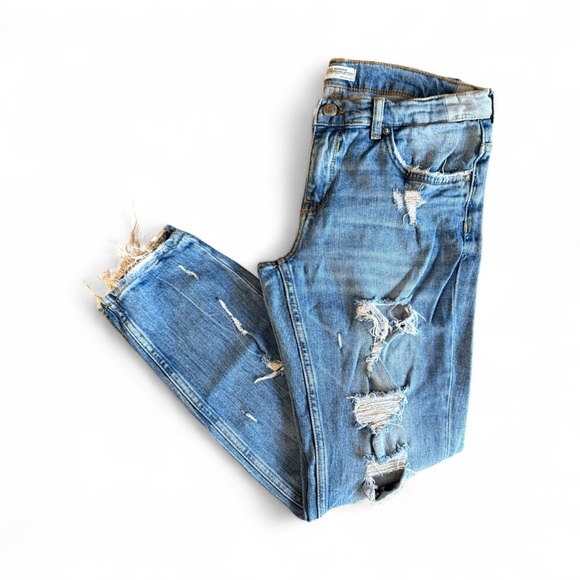 Zara Stylish Blue Distressed Women Jeans - Picture 1 of 6